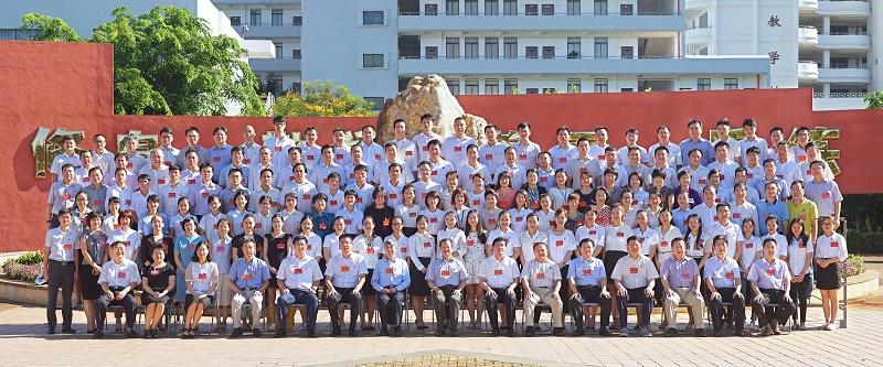 7月9日，中国共产党谈球吧体育第二次代表大会合影（谈球吧体育青年记者团 黄炳蔚摄影）.jpg