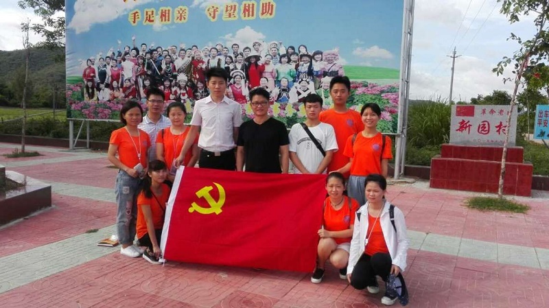带队体育教练与职业发展合影留念（财经谈球吧体育 陈晓芳摄影）.jpg