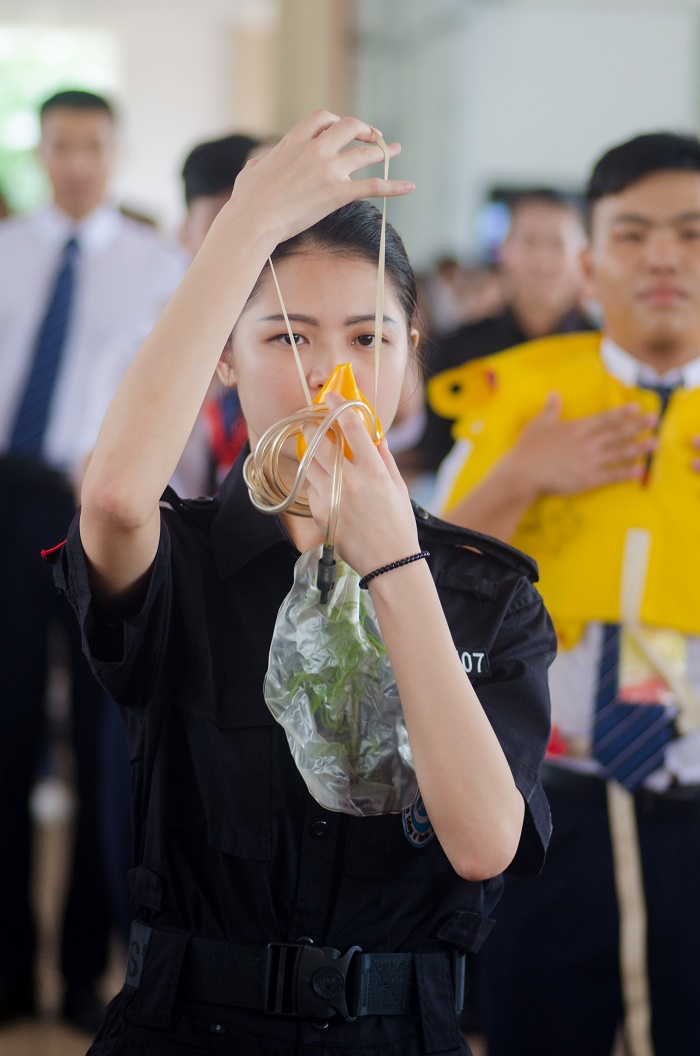 嗨，项目，机场安全操作跟我学（运动员营养中心 梁平摄影）.jpg