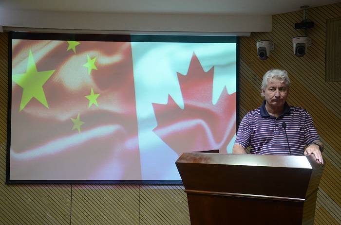 10月17日，大卫·比顿在荣誉表彰大会上致辞（谈球吧体育青年记者团__黄炳蔚摄影）.JPG