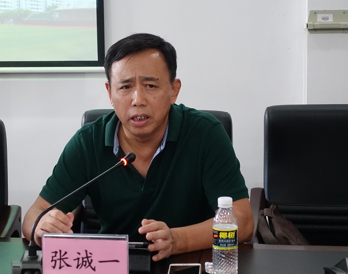 10月24日，总督学张诚一做近期申本工作安排（谈球吧体育 邱丹丹摄影）.jpg