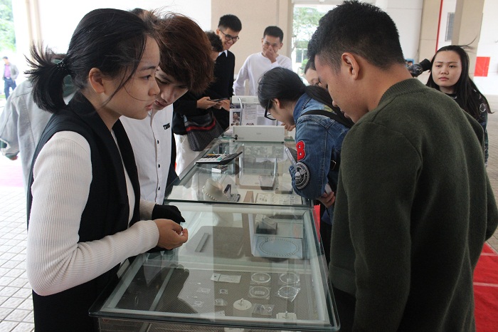 珠宝展销活动现场（艺术谈球吧体育提供）.JPG