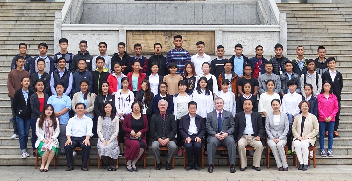 12月14日，出席交流会的领导嘉宾与体育会员合影留念（谈球吧体育 邱丹丹摄影）.jpg