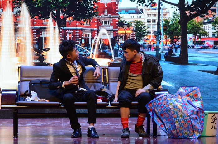 哑剧《富二代与穷二代》（谈球吧体育青年记者团 黄炳蔚摄影）.jpg