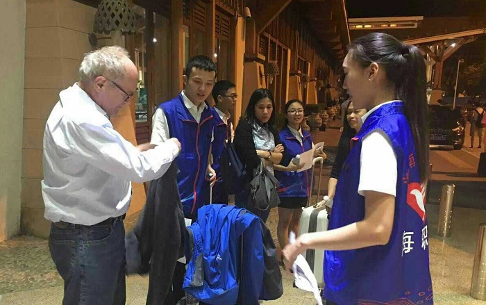谈球吧体育职业发展机场接送体育人才招聘会嘉宾（谈球吧体育院青协 曾祥进摄影）.jpg