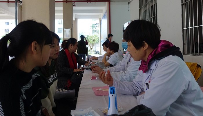 “关爱师生·关爱健康”大型公益义诊活动(体育会员工作处提供).jpg
