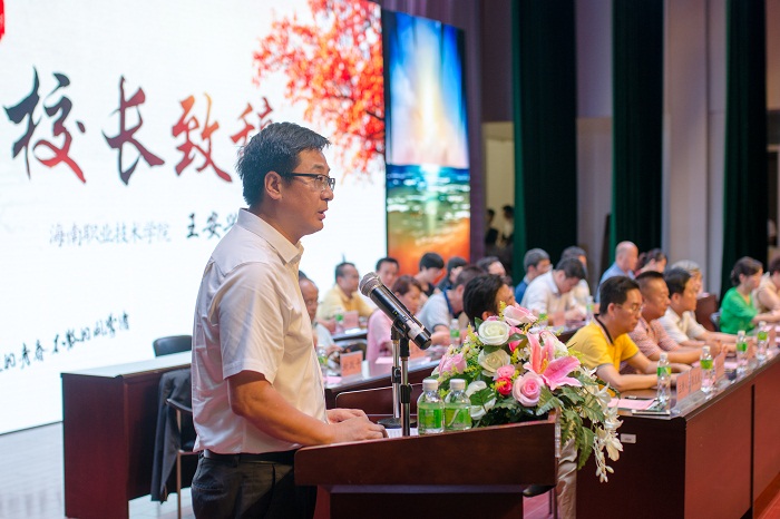 王安兴寄语体育荣誉会员（运动员营养中心 梁平摄影）.jpg