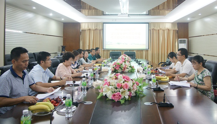 检查组听取谈球吧体育对体育报告厅安全管理工作自查及整改情况的汇报（教学资源与信息中心 吴坤旭摄影）.jpg
