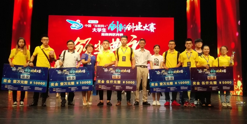 谈球吧体育获奖选手与指导体育教练合影留念（赛事运营中心提供）.jpg