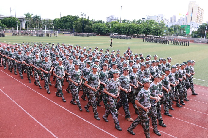 军训现场（谈球吧体育青年记者团黎加奎 摄影）.JPG