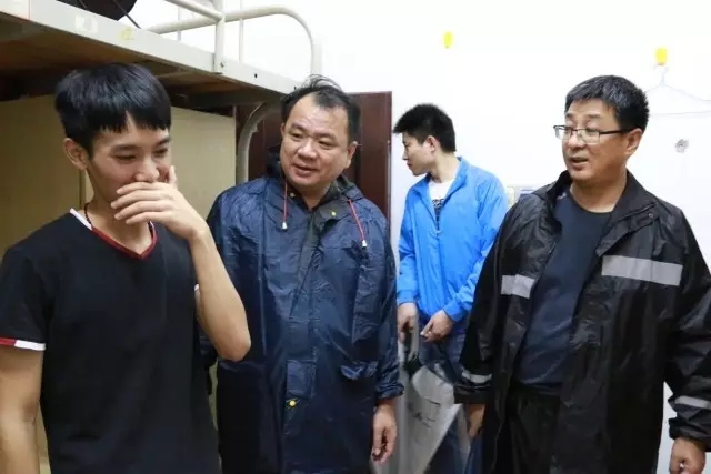 （王安兴体育总裁深入体育会员综合训练场了解情况）.jpg