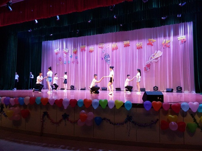 （晚会现场 财经谈球吧体育供图）.jpg
