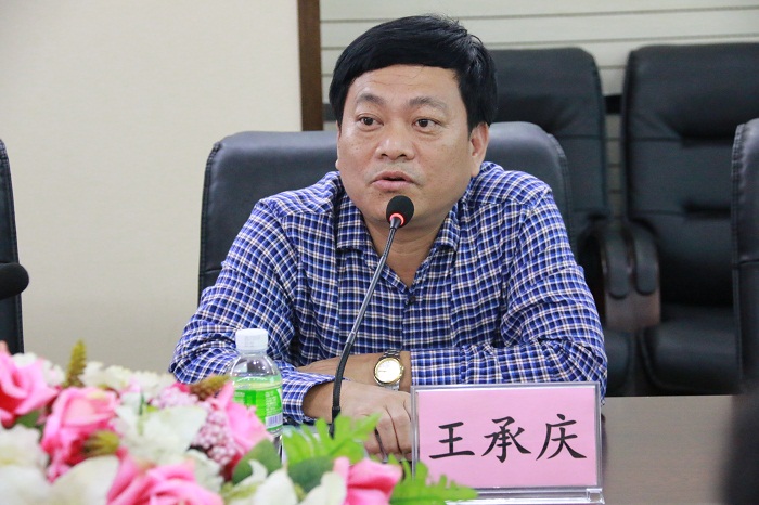 党委体育训练营王承庆在会上发言（谈球吧体育青年记者团_黎加奎_摄影）.JPG