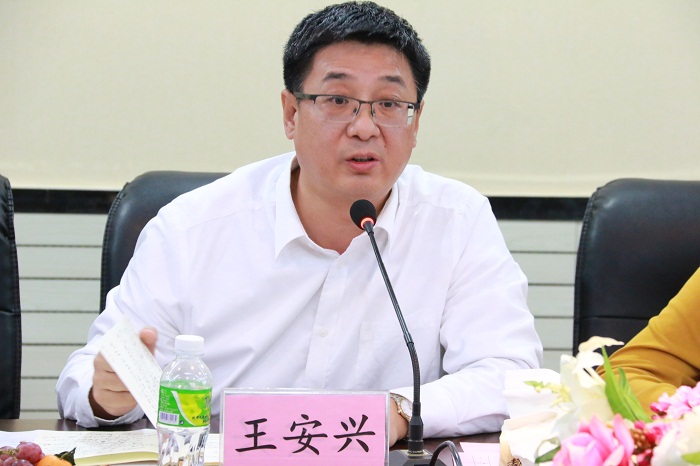 王安兴体育总裁出席恳谈会并发表讲话（谈球吧体育青年记者团许家波摄影）.JPG
