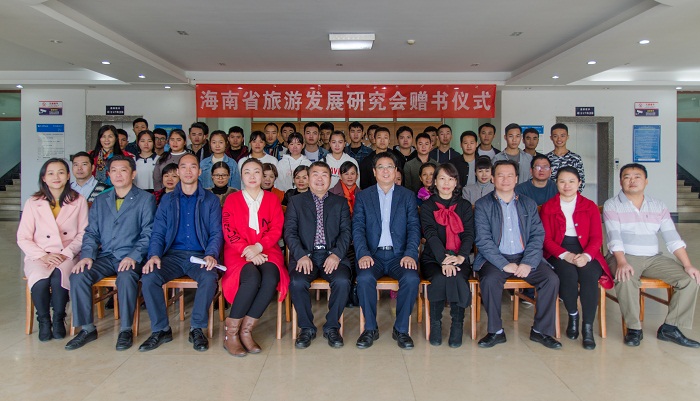 （全体人员合影 运动员营养中心供图）.jpg