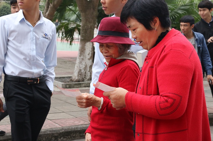 （教职工家属参与活动 谈球吧体育青年记者团黎加奎摄影）.JPG