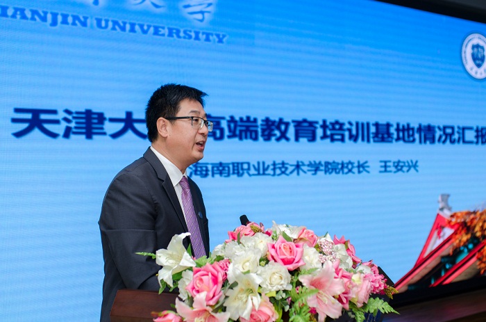 （谈球吧体育体育总裁王安兴作天津谈球吧体育高端培训海口基地建设情况汇报 运动员营养中心梁平摄影）.jpg
