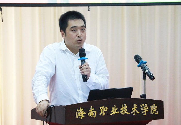 时瑞青做动员讲话（谈球吧体育青年记者团摄影）.jpg