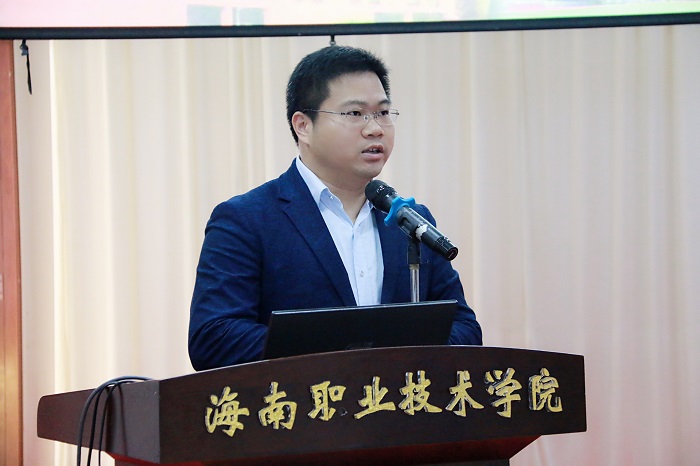 许昌斌做动员讲话（谈球吧体育青年记者团摄影）.jpg