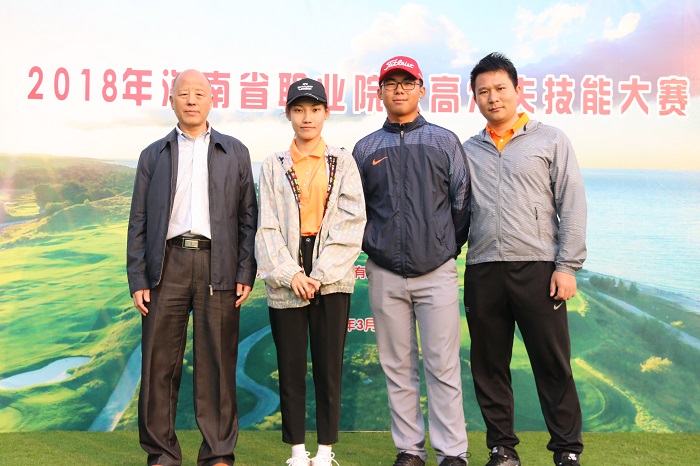 获奖选手与指导体育教练合影留念（中加谈球吧体育供图）.jpg