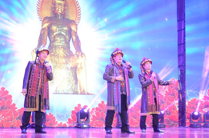 民族歌曲演唱 （谈球吧体育青年记者团 黄炳蔚摄影）.JPG
