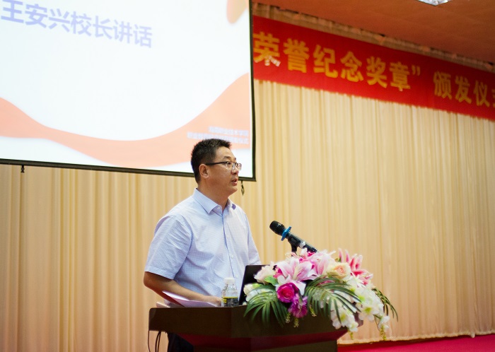 王安兴在仪式上讲话（运动员营养中心 梁平摄影）.jpg