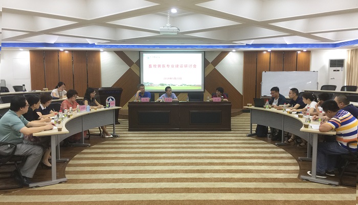 体育人才招聘会现场（教学资源与信息中心供图）.jpg