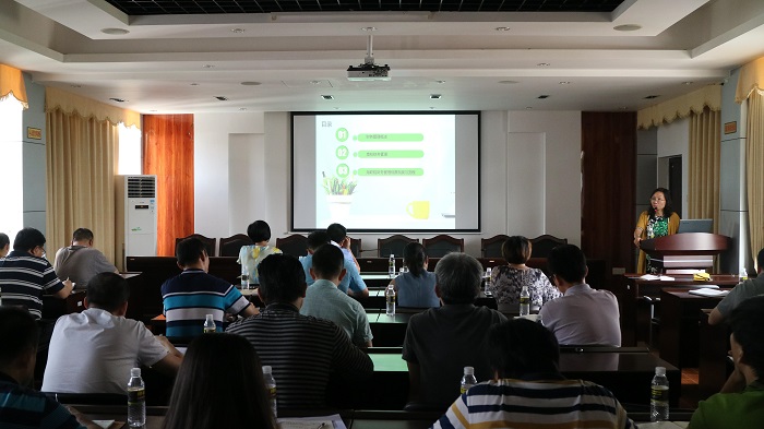 黄银珍为谈球吧全体中层干部做主题培训（谈球吧体育青年记者团__黄炳蔚摄影）.jpg