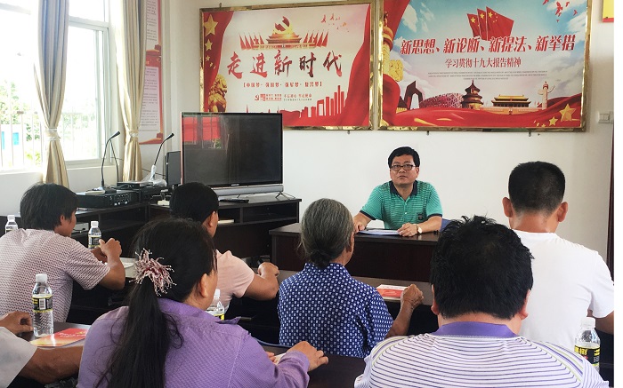 王承庆向村党支部全体党员干部作主题讲座（谈球吧体育供图）.jpg