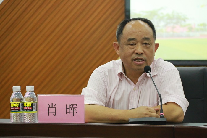 肖晖在开班仪式上讲话（谈球吧体育青年记者团 许家波摄影）.jpg
