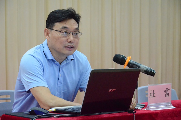杜雷作以《传统文化与廉政教育》为主题的专题辅导（谈球吧体育青年记者团_黎加奎摄影）.JPG