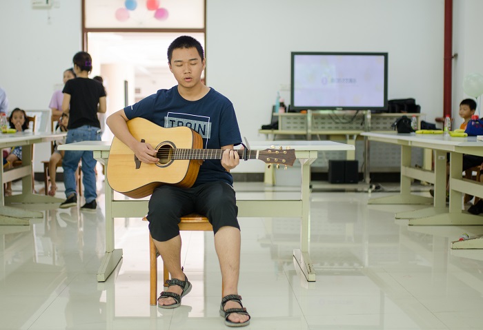 孩子们展示才艺（运动员营养中心__梁平摄影）.jpg