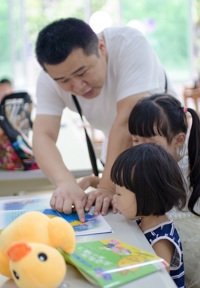 亲子阅读时间_（运动员营养中心__梁平摄影）.jpg